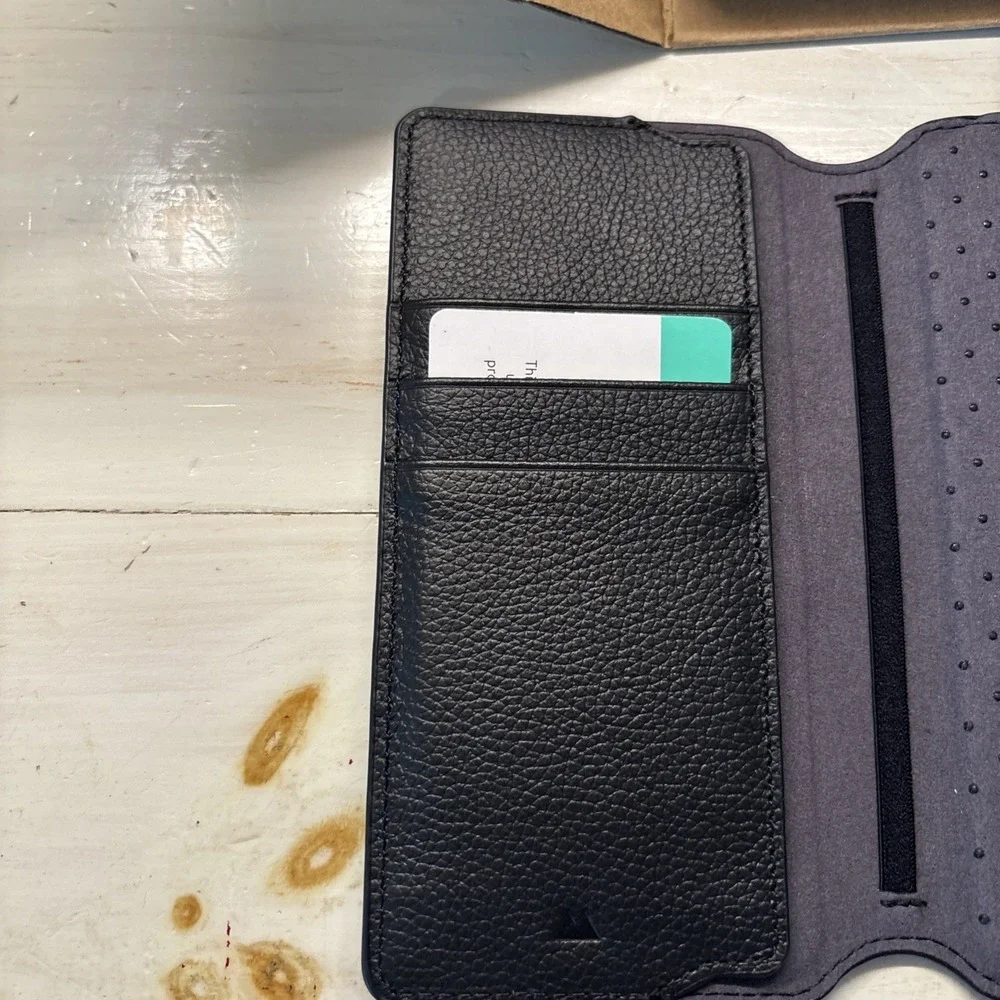 Men's Slim Wallet, Black. Leather Flip Wallet. Auto Align‎ Plus Magnetic System.